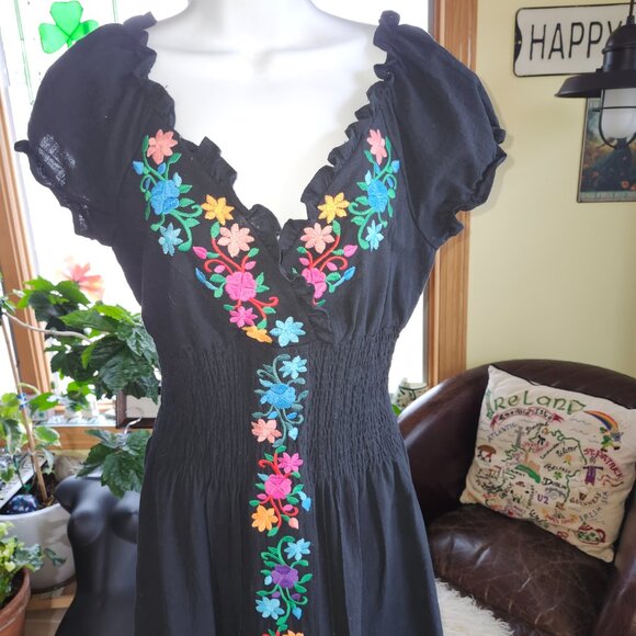 25184 NWT!!  Black Embroidered Ruffle Peasant Midi Dress Small - Picture 3 of 13